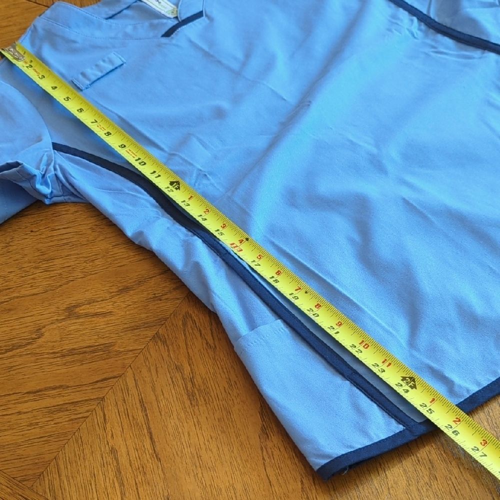 Urbane Sport Blue V-Neck Scrub Top Women's Size Medium - Picture 5 of 5